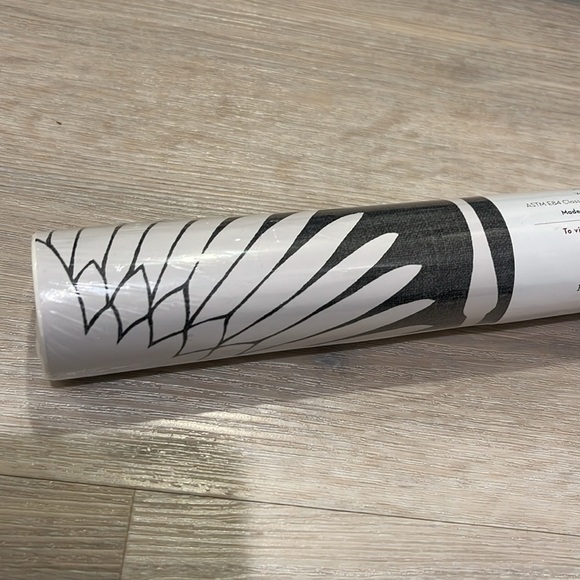 Tempaper Peel and Stick Wallpaper Feather Flock Storm Gray Genevieve Gorder NEW - Picture 11 of 12